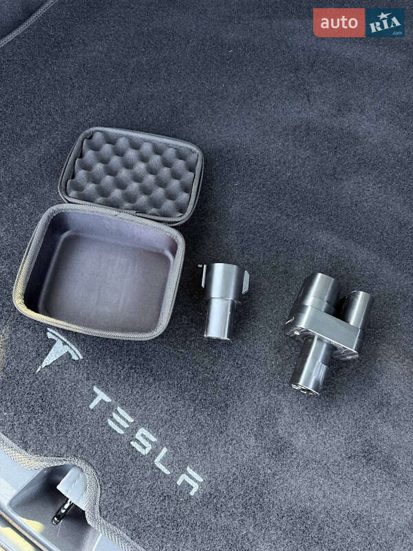 Позашляховик / Кросовер Tesla Model Y 2021 в Одесі фото 49 Позашляховик / Кросовер Tesla Model Y 2021 в Одесі