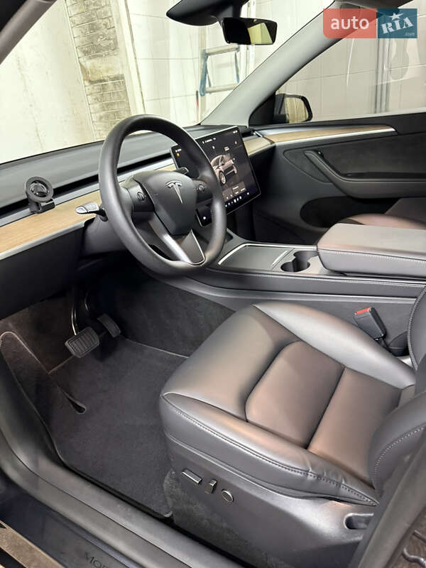 Внедорожник / Кроссовер Tesla Model Y 2024 в Киеве