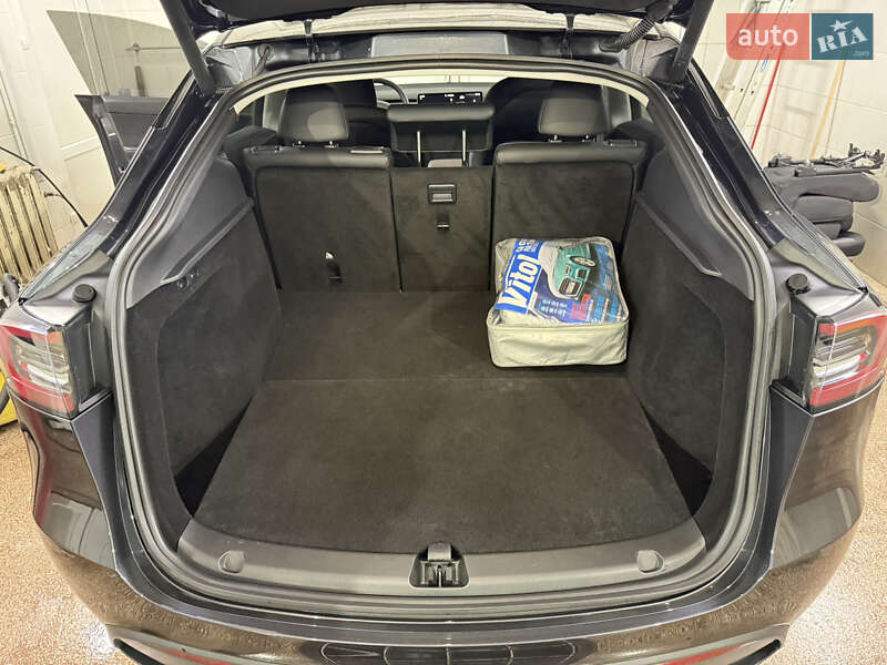 Внедорожник / Кроссовер Tesla Model Y 2024 в Киеве