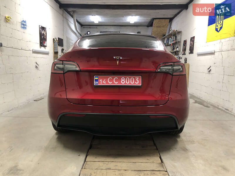 Позашляховик / Кросовер Tesla Model Y 2024 в Києві