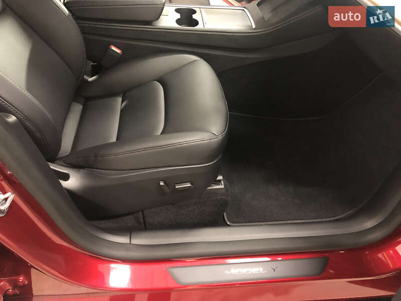 Позашляховик / Кросовер Tesla Model Y 2024 в Києві