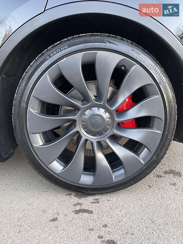Внедорожник / Кроссовер Tesla Model Y 2022 в Ровно