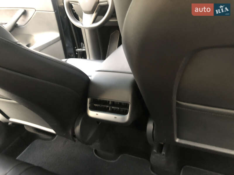 Позашляховик / Кросовер Tesla Model Y 2021 в Львові