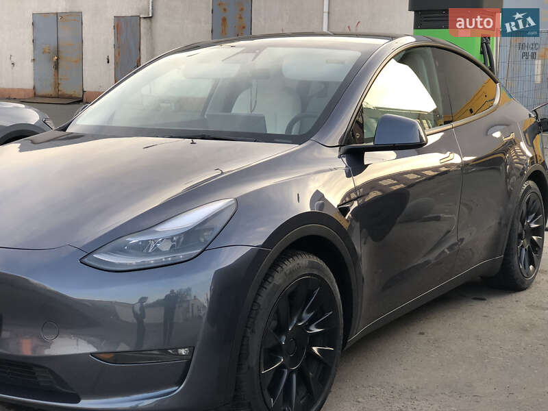Tesla Model Y 2023