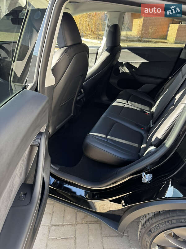 Внедорожник / Кроссовер Tesla Model Y 2023 в Сумах