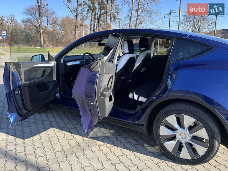 Внедорожник / Кроссовер Tesla Model Y 2023 в Львове