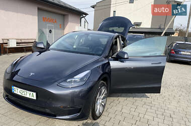 Позашляховик / Кросовер Tesla Model Y 2024 в 