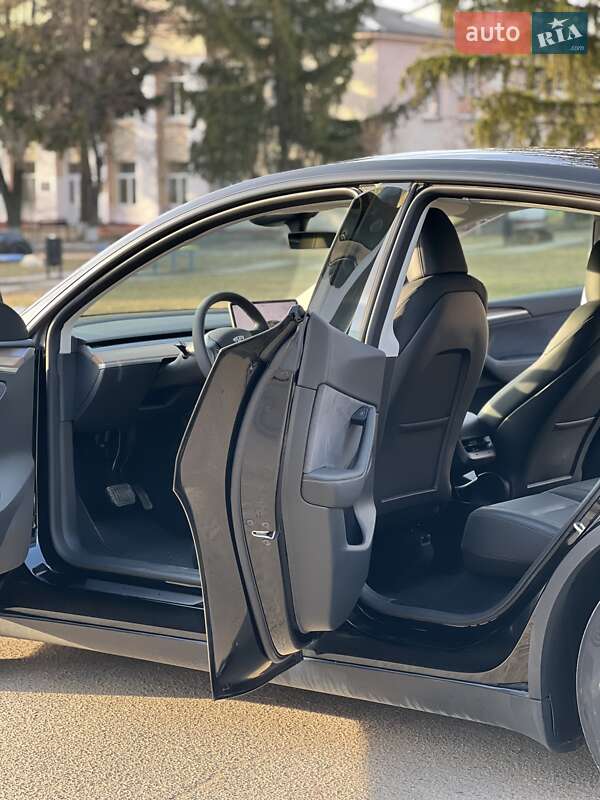 Внедорожник / Кроссовер Tesla Model Y 2023 в Киеве