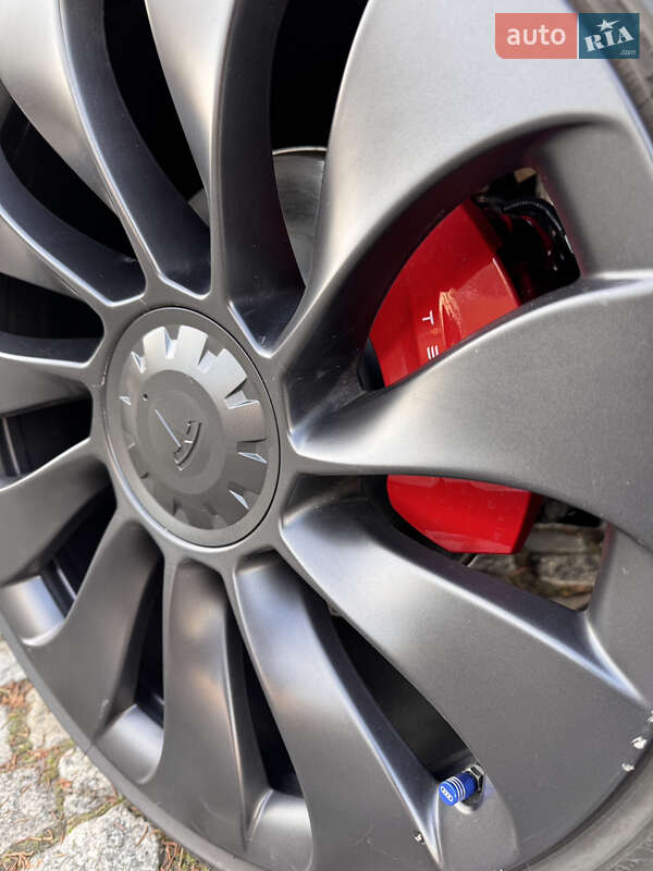 Позашляховик / Кросовер Tesla Model Y 2024 в Львові фото 2 Позашляховик / Кросовер Tesla Model Y 2024 в Львові