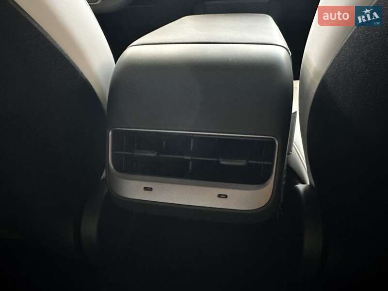 Внедорожник / Кроссовер Tesla Model Y 2023 в Киеве