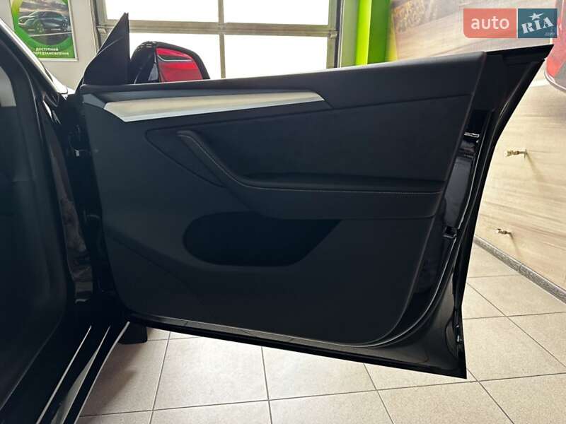 Внедорожник / Кроссовер Tesla Model Y 2023 в Киеве