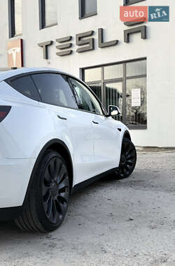 Внедорожник / Кроссовер Tesla Model Y 2024 в 
