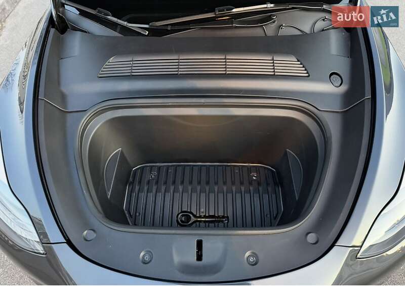 Внедорожник / Кроссовер Tesla Model Y 2024 в Киеве