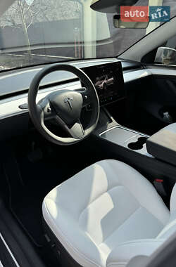 Позашляховик / Кросовер Tesla Model Y 2024 в 