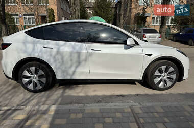 Позашляховик / Кросовер Tesla Model Y 2024 в 