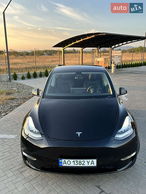 Позашляховик / Кросовер Tesla Model Y 2020 в Буштино