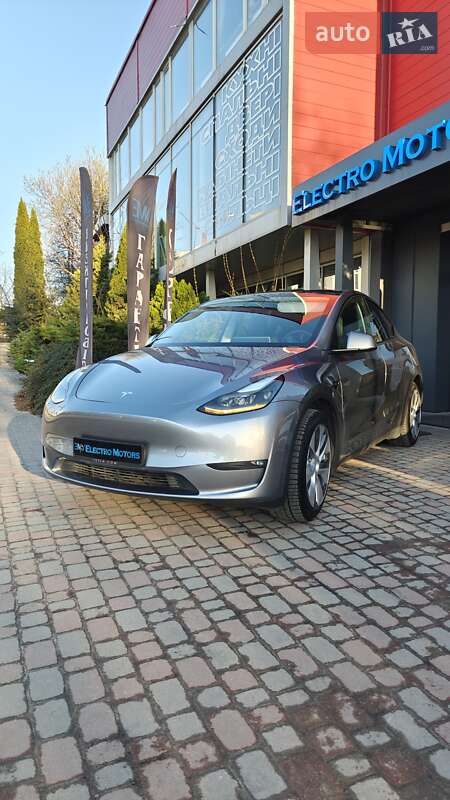 Tesla Model Y 2023