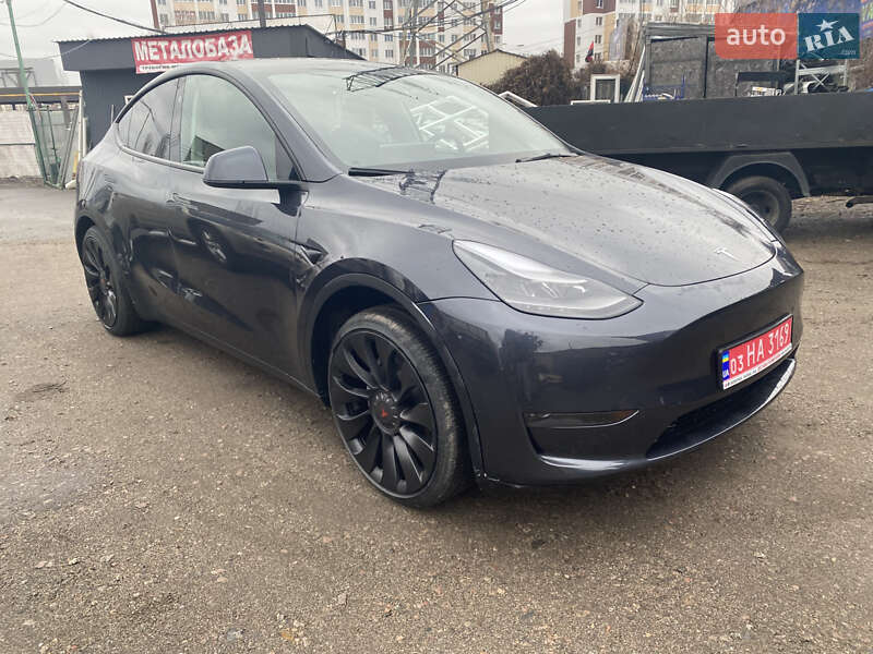 Внедорожник / Кроссовер Tesla Model Y 2024 в 