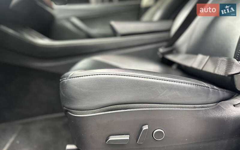 Позашляховик / Кросовер Tesla Model Y 2021 в Чернівцях