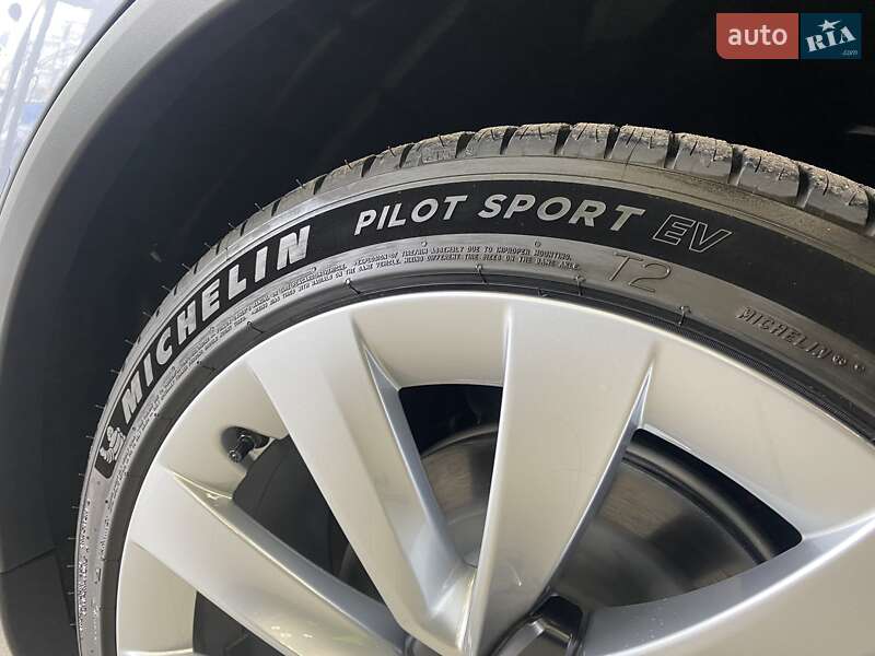 Позашляховик / Кросовер Tesla Model Y 2025 в Києві