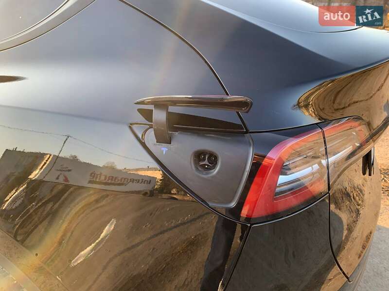 Внедорожник / Кроссовер Tesla Model Y 2023 в Львове