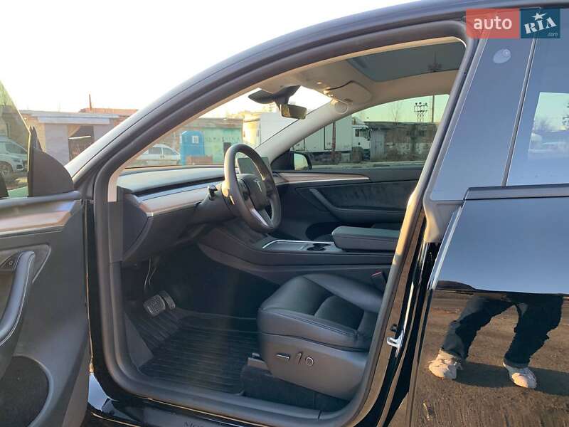 Внедорожник / Кроссовер Tesla Model Y 2023 в Львове