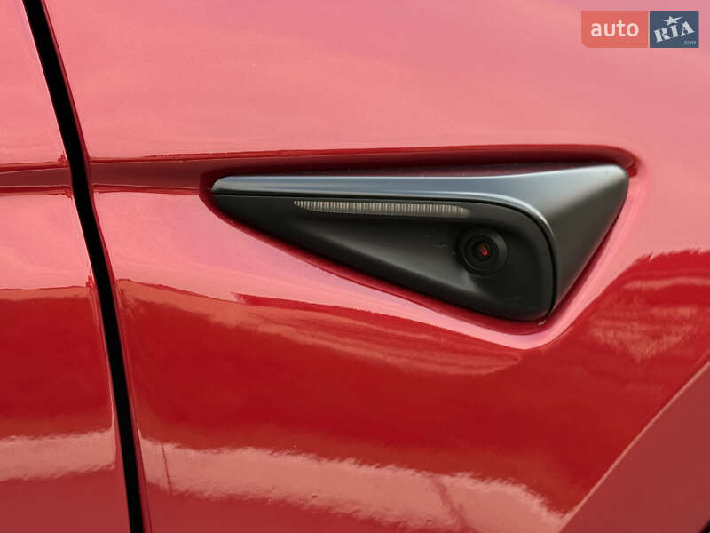 Внедорожник / Кроссовер Tesla Model Y 2024 в Ровно