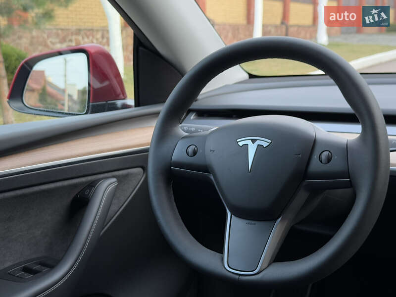 Внедорожник / Кроссовер Tesla Model Y 2024 в Ровно