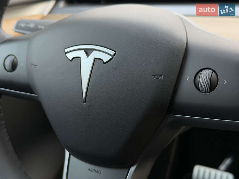 Внедорожник / Кроссовер Tesla Model Y 2024 в Ровно