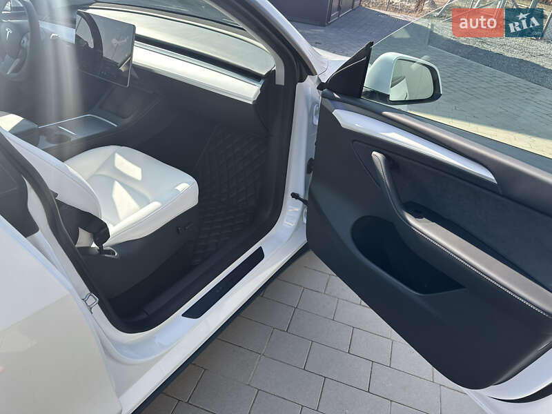 Внедорожник / Кроссовер Tesla Model Y 2023 в Львове