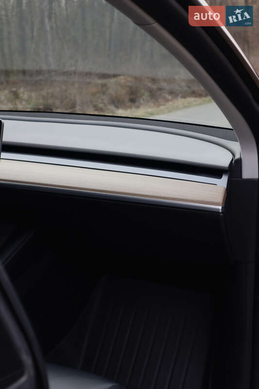 Внедорожник / Кроссовер Tesla Model Y 2021 в Ивано-Франковске