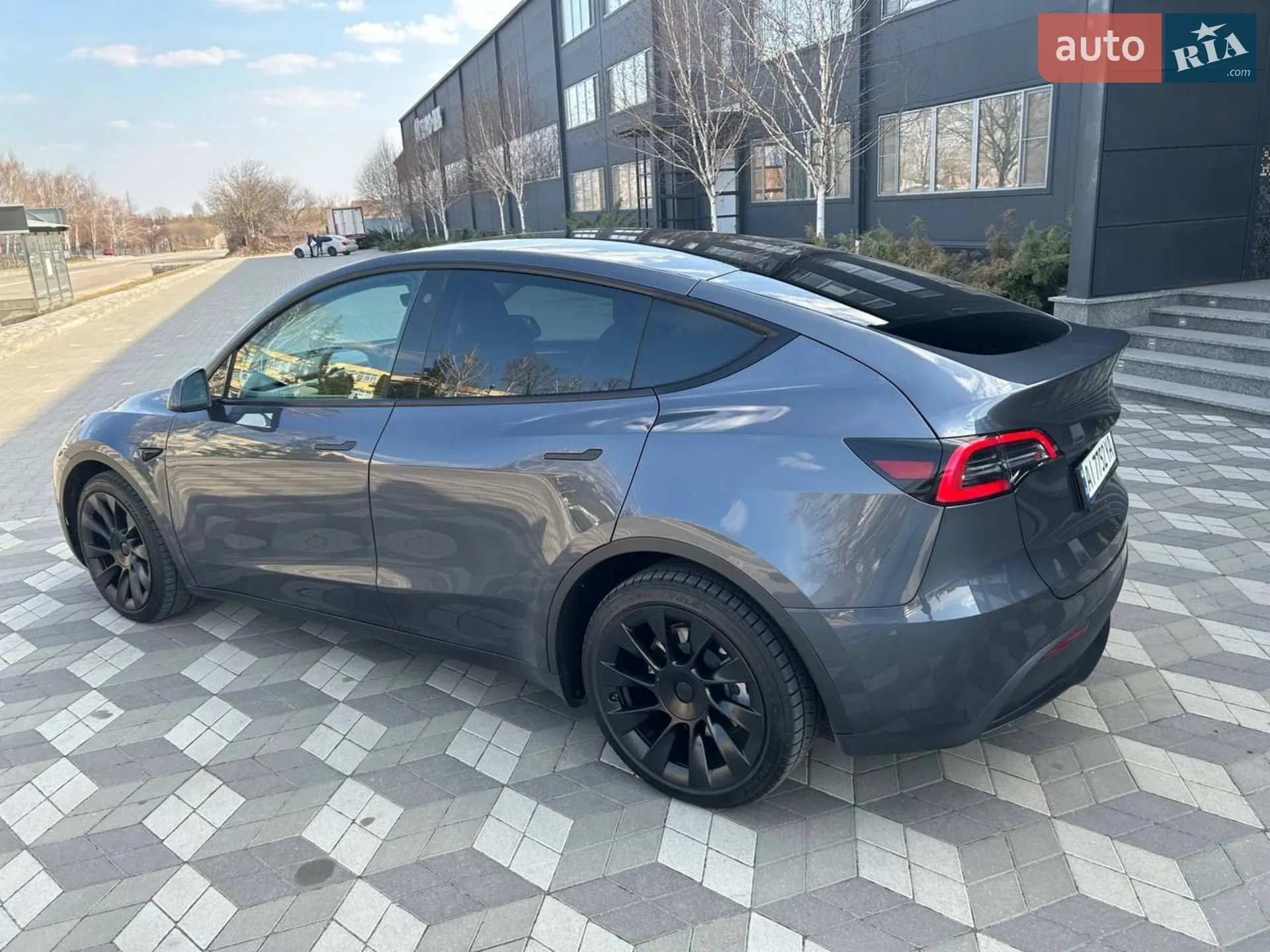 2023 Tesla Model Y - фото 1