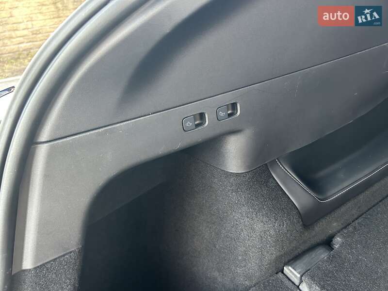 Внедорожник / Кроссовер Tesla Model Y 2021 в Киеве