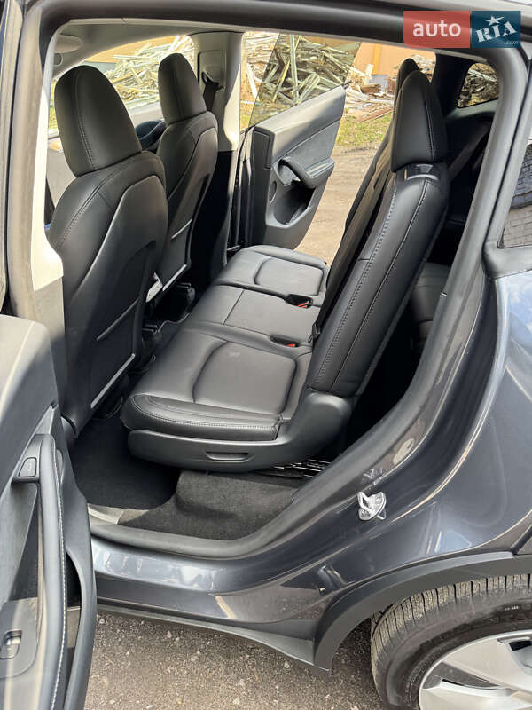 Внедорожник / Кроссовер Tesla Model Y 2023 в Ровно
