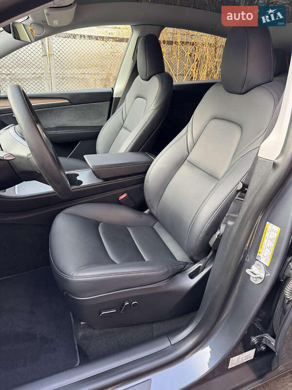 Внедорожник / Кроссовер Tesla Model Y 2023 в Ровно