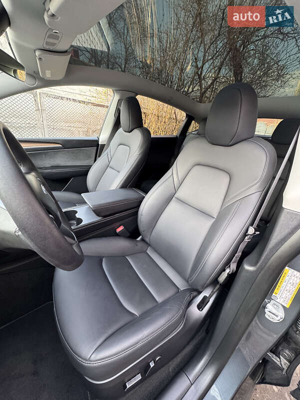 Внедорожник / Кроссовер Tesla Model Y 2023 в Ровно