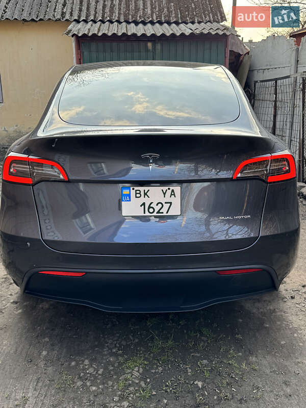 Внедорожник / Кроссовер Tesla Model Y 2023 в Ровно