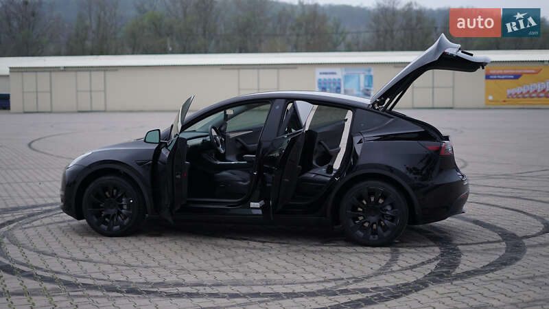 Позашляховик / Кросовер Tesla Model Y 2022 в Чернівцях