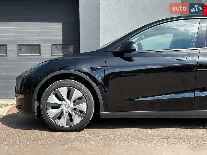 Внедорожник / Кроссовер Tesla Model Y 2023 в Киеве