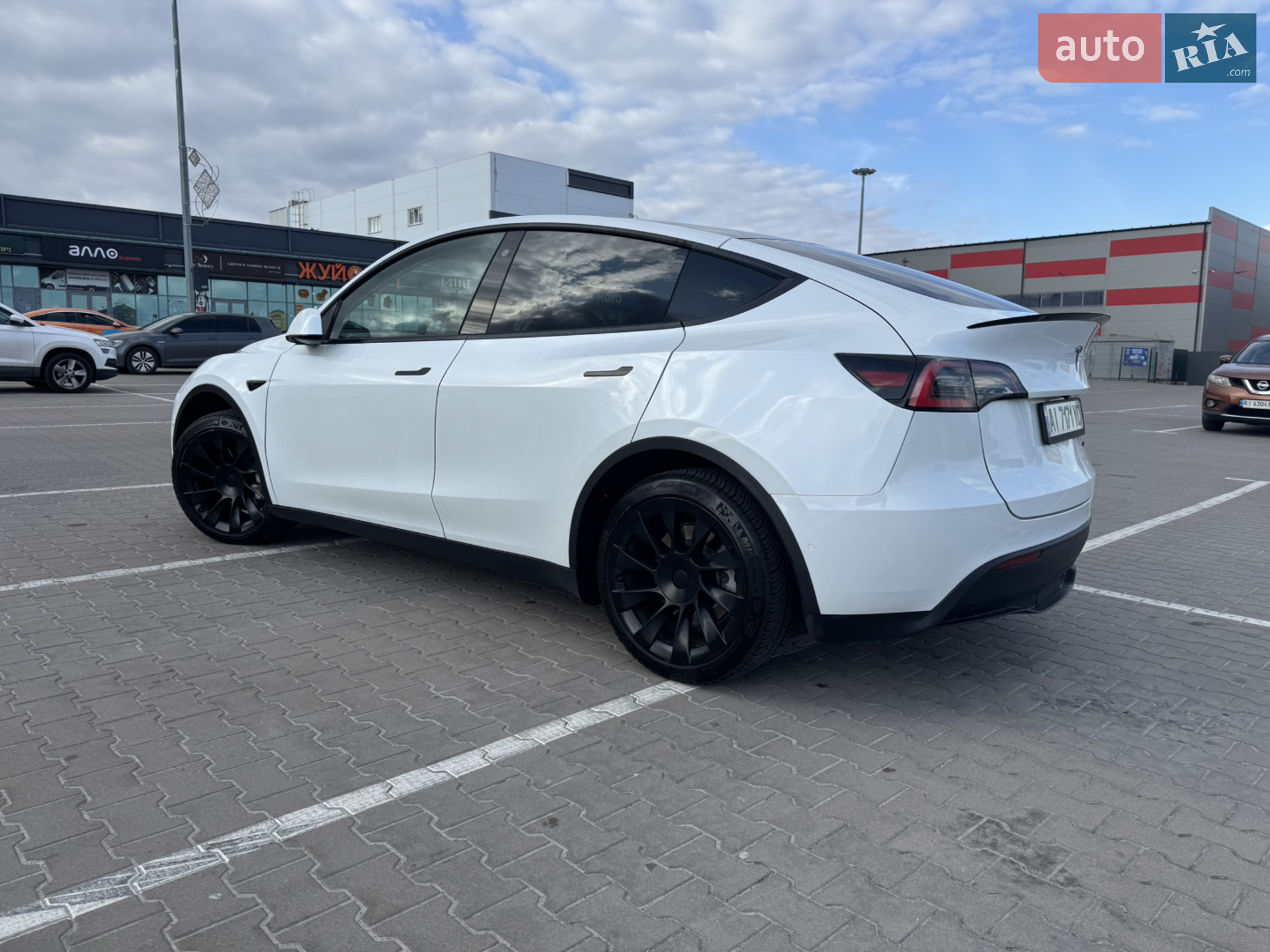 2021 Tesla Model Y - мініатюра 9