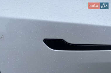 Внедорожник / Кроссовер Tesla Model Y 2020 в Киеве