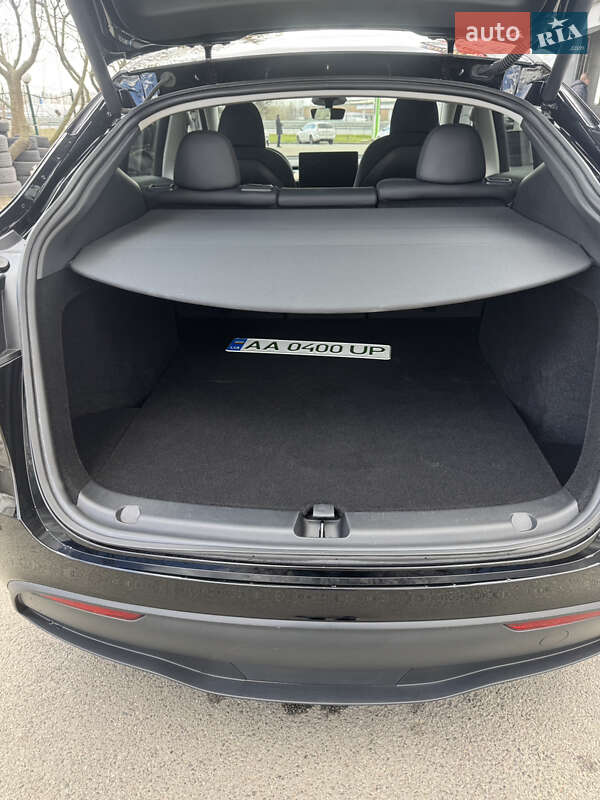 Внедорожник / Кроссовер Tesla Model Y 2023 в Киеве