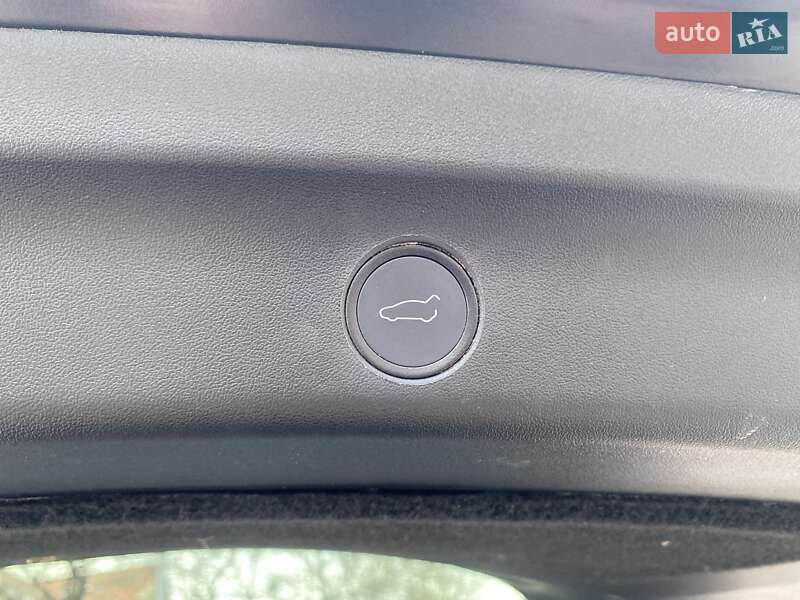Внедорожник / Кроссовер Tesla Model Y 2020 в Львове