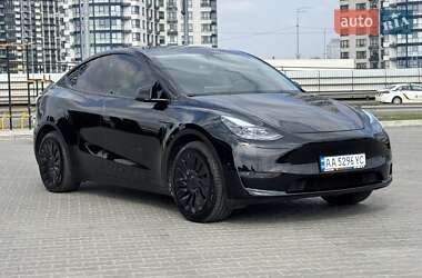 Позашляховик / Кросовер Tesla Model Y 2024 в 