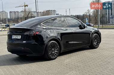 Позашляховик / Кросовер Tesla Model Y 2024 в 
