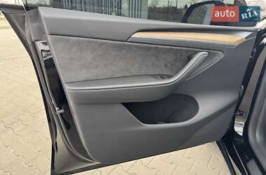 Позашляховик / Кросовер Tesla Model Y 2024 в 