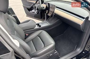 Позашляховик / Кросовер Tesla Model Y 2024 в 