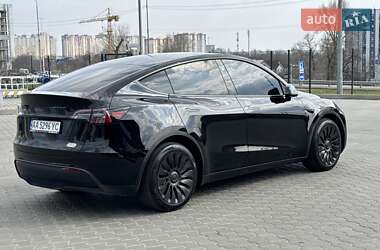 Позашляховик / Кросовер Tesla Model Y 2024 в 