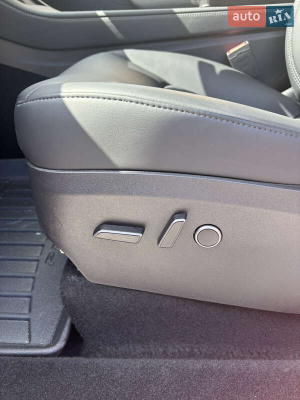 Внедорожник / Кроссовер Tesla Model Y 2023 в Збараже