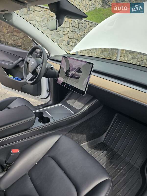 Внедорожник / Кроссовер Tesla Model Y 2022 в Киеве